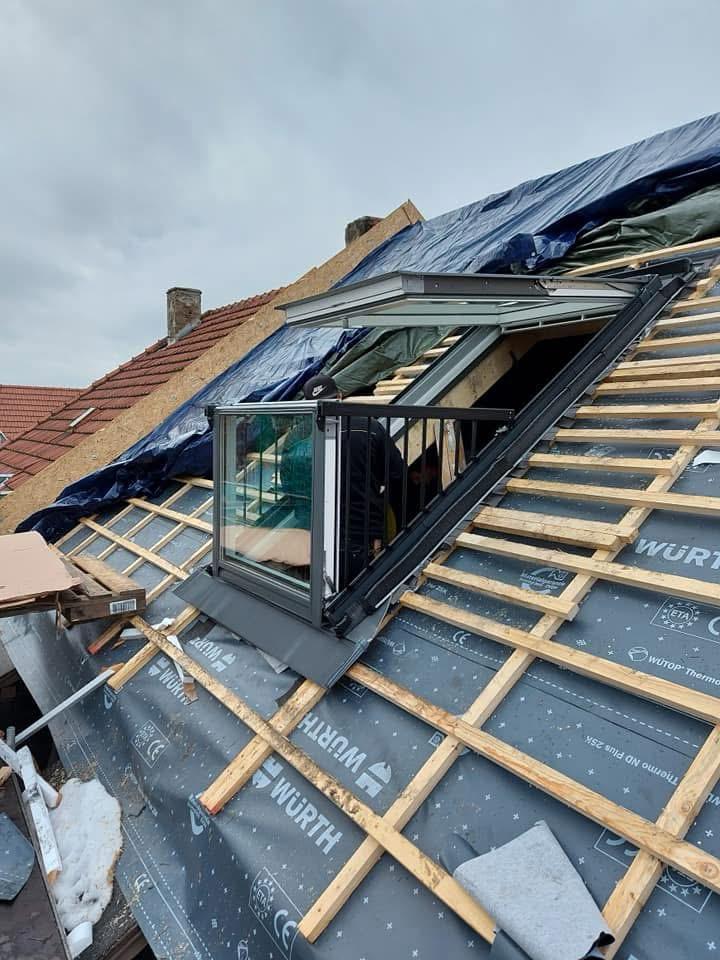 Einbau einer großen Dachfensteranlage mit Austritt